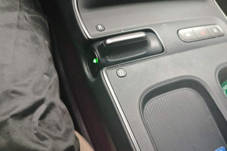 Used Nio ET5T 2023 75 kWh Touring Gear Lever