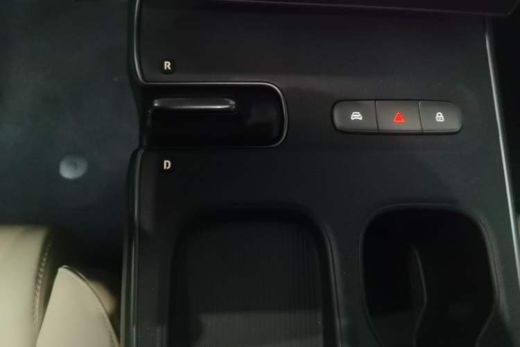 Used Nio ET5T 2023 75 kWh Touring Gear Lever