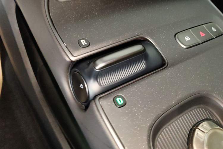 Used Nio ET5T 2023 75 kWh Touring Gear Lever