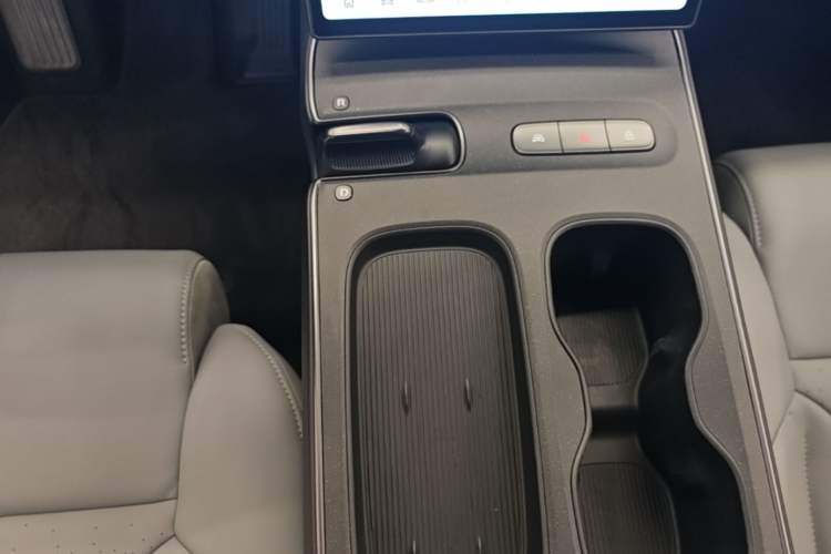 Used Nio ET5T 2023 75 kWh Touring Gear Lever