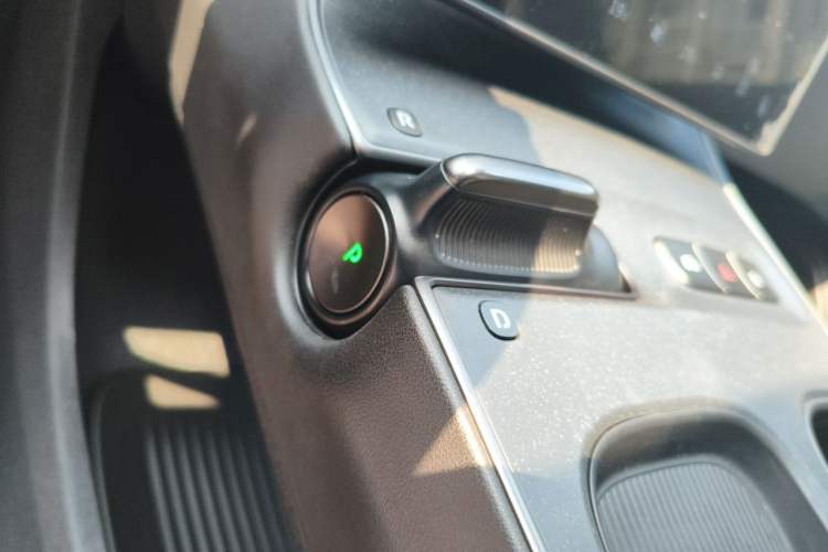 Used Nio ET5T 2023 75 kWh Touring Gear Lever