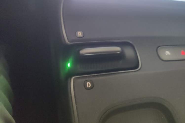Used Nio ET5T 2023 75 kWh Touring Gear Lever