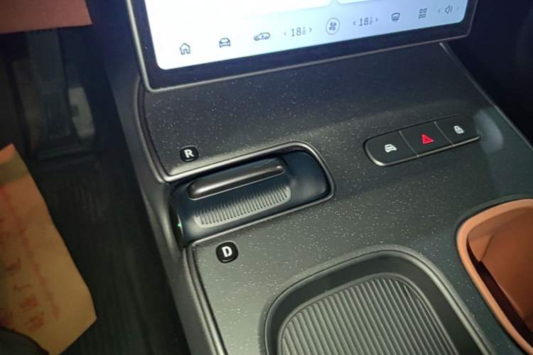 Used Nio ET5T 2023 75 kWh Touring Gear Lever