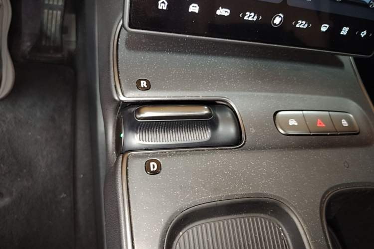 Used Nio ET5T 2023 75 kWh Touring Gear Lever