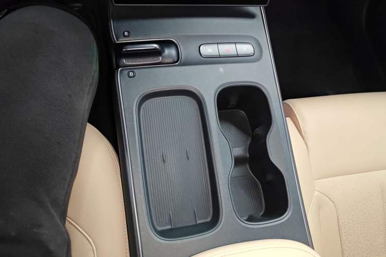 Used Nio ET5T 2023 75 kWh Touring Gear Lever