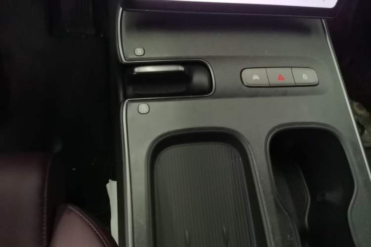 Used Nio ET5T 2023 75 kWh Touring Gear Lever