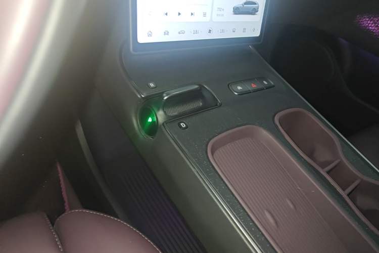 Used Nio ET5T 2023 75 kWh Touring Gear Lever
