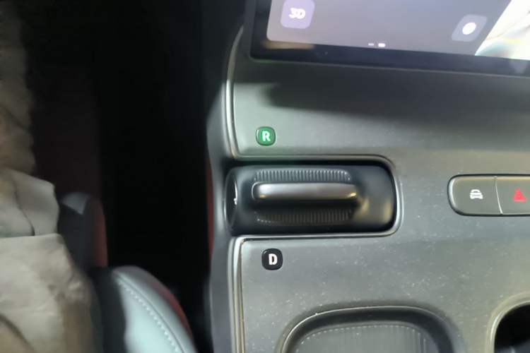 Used Nio ET5T 2023 75 kWh Touring Gear Lever