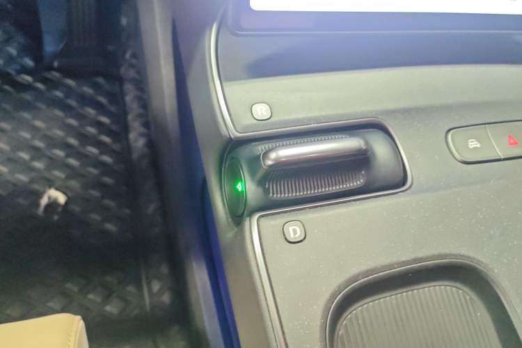 Used Nio ET5T 2023 75 kWh Touring Gear Lever