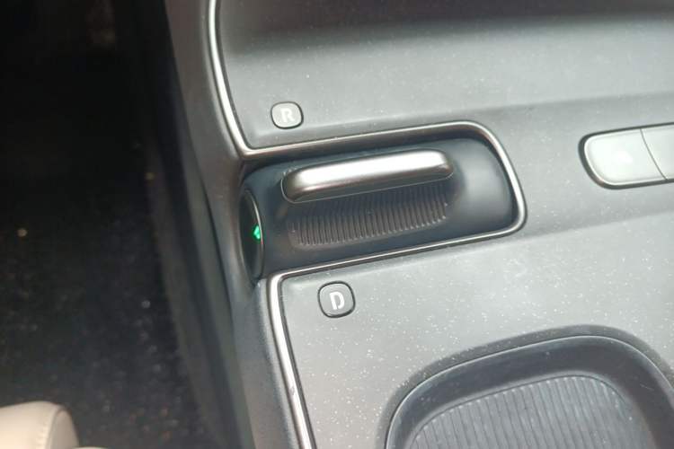 Used Nio ET5T 2023 75 kWh Touring Gear Lever