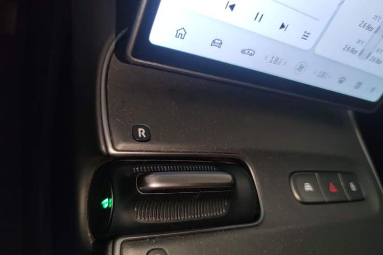 Used Nio ET5T 2023 75 kWh Touring Gear Lever