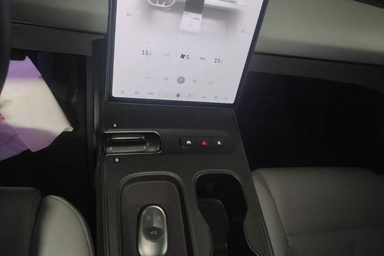 Used Nio ET5T 2023 75 kWh Touring Gear Lever