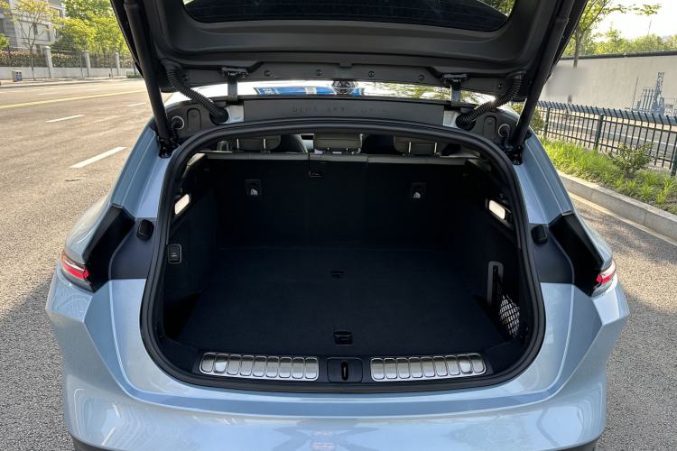 Used Nio ET5T 2023 75 kWh Touring Interior 12