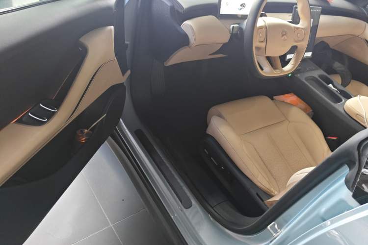 Used Nio ET5T 2023 75 kWh Touring Interior 3