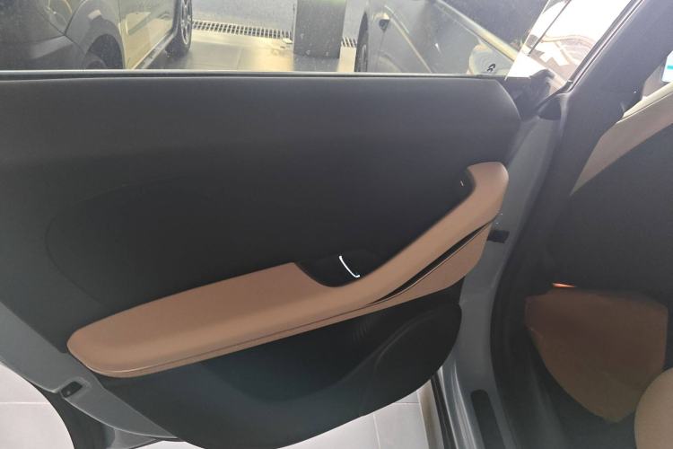 Used Nio ET5T 2023 75 kWh Touring Interior 8