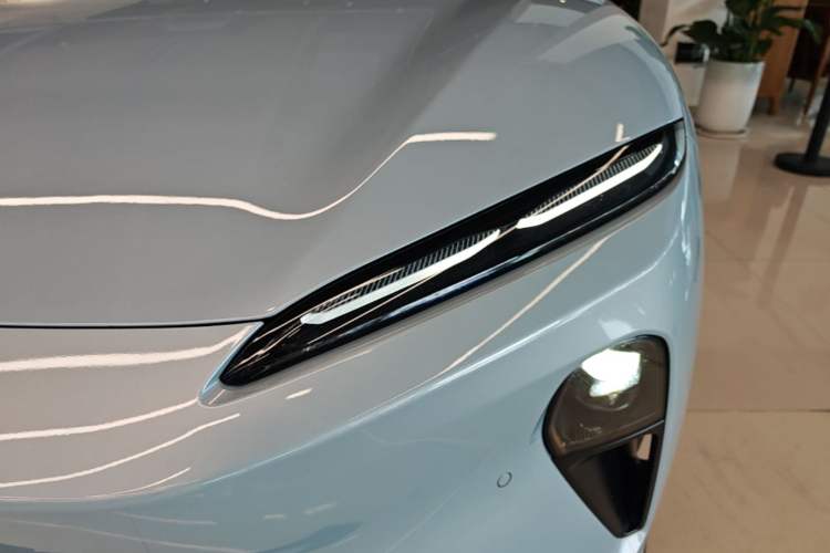 Used Nio ET5T 2023 75 kWh Touring Left Front Headlight
