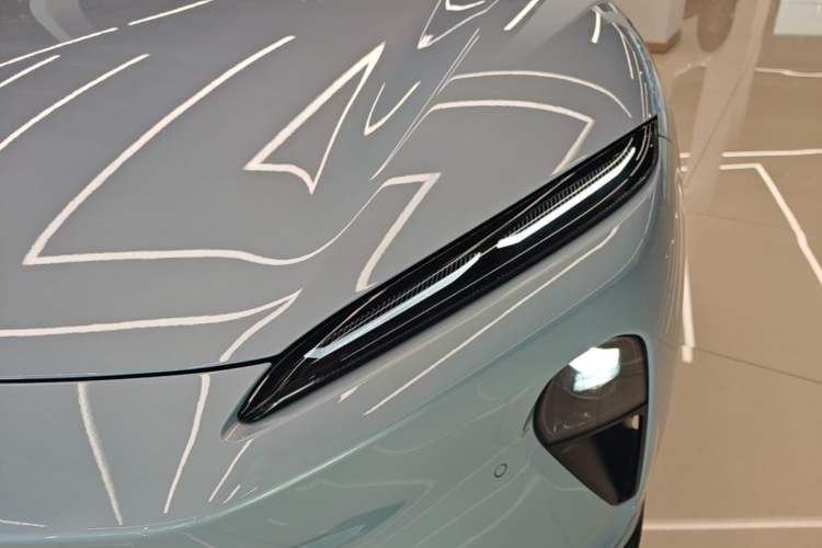 Used Nio ET5T 2023 75 kWh Touring Left Front Headlight
