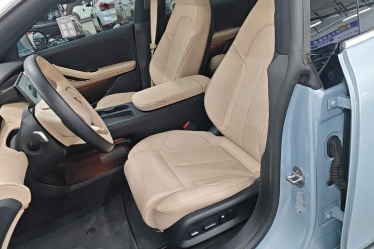 Used Nio ET5T 2023 75 kWh Touring Left Front Seat