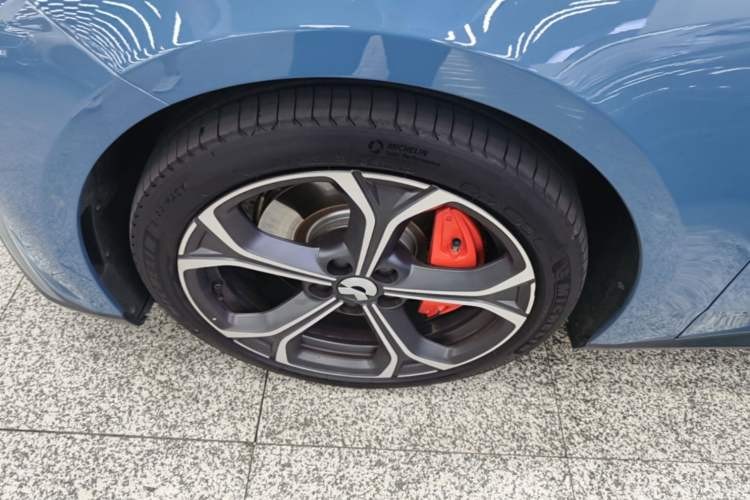 Used Nio ET5T 2023 75 kWh Touring Left Front Wheel Hub