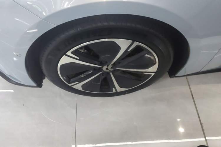 Used Nio ET5T 2023 75 kWh Touring Left Front Wheel Hub