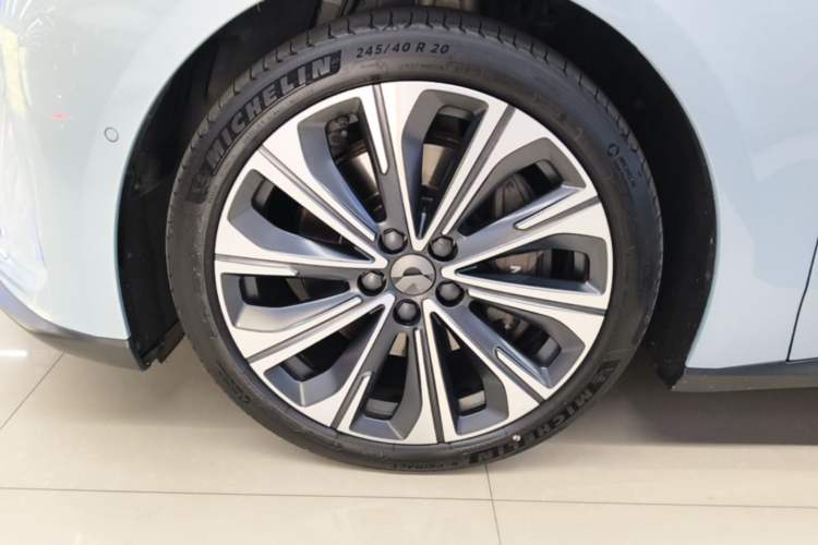 Used Nio ET5T 2023 75 kWh Touring Left Front Wheel Hub