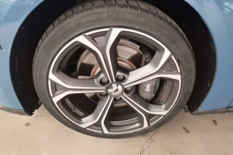 Used Nio ET5T 2023 75 kWh Touring Left Front Wheel Hub