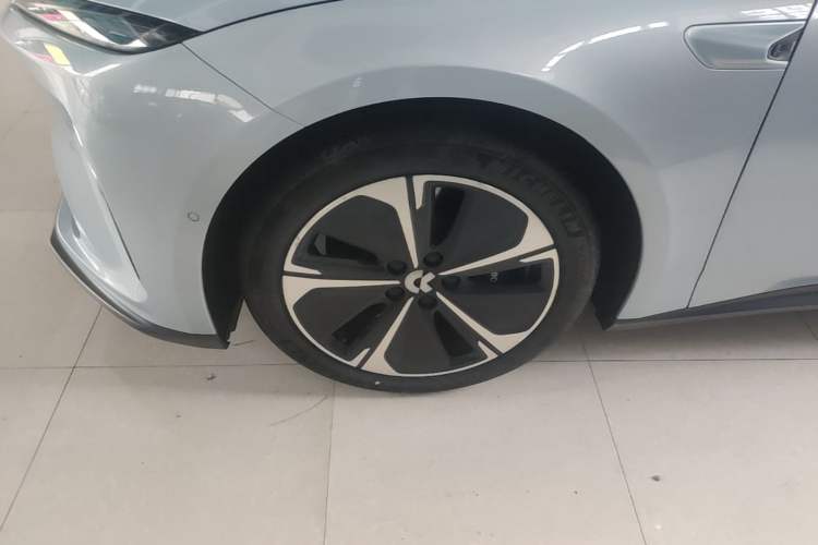 Used Nio ET5T 2023 75 kWh Touring Left Front Wheel Hub