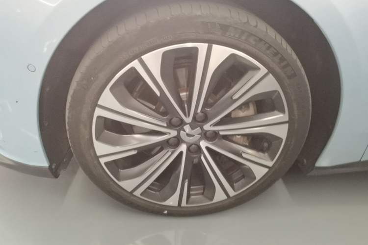 Used Nio ET5T 2023 75 kWh Touring Left Front Wheel Hub