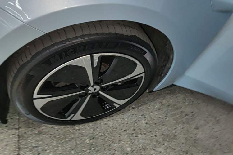 Used Nio ET5T 2023 75 kWh Touring Left Front Wheel Hub