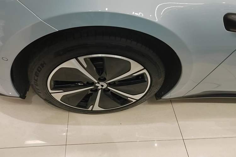Used Nio ET5T 2023 75 kWh Touring Left Front Wheel Hub
