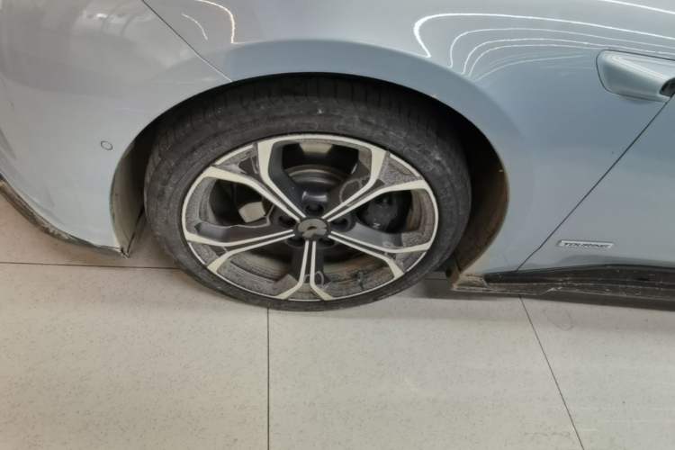 Used Nio ET5T 2023 75 kWh Touring Left Front Wheel Hub