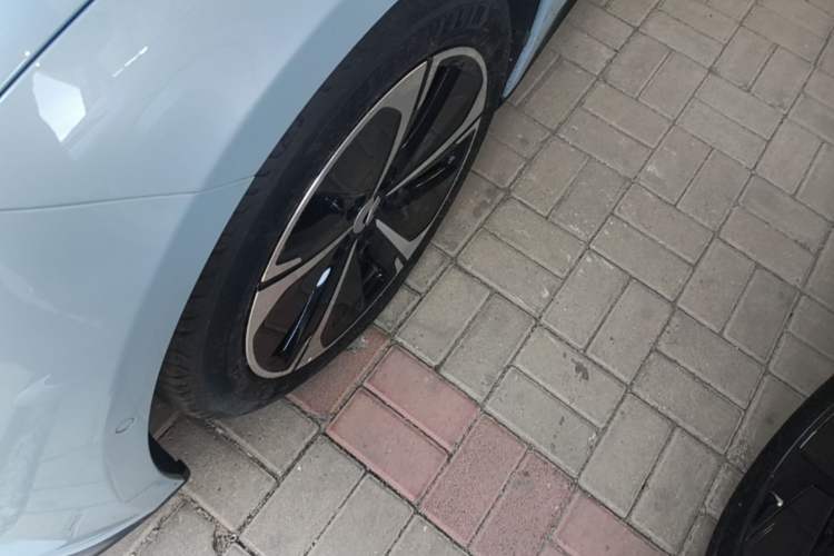 Used Nio ET5T 2023 75 kWh Touring Left Front Wheel Hub