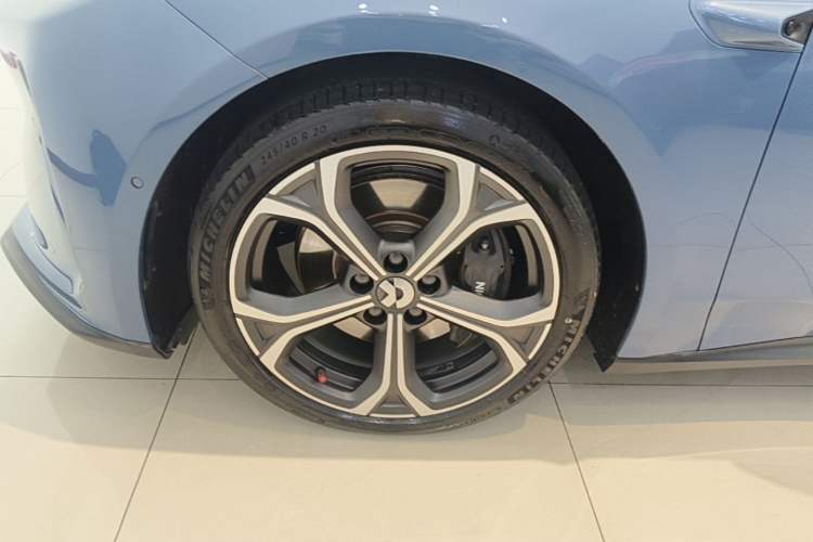 Used Nio ET5T 2023 75 kWh Touring Left Front Wheel Hub