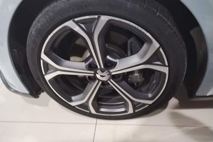 Used Nio ET5T 2023 75 kWh Touring Left Front Wheel Hub