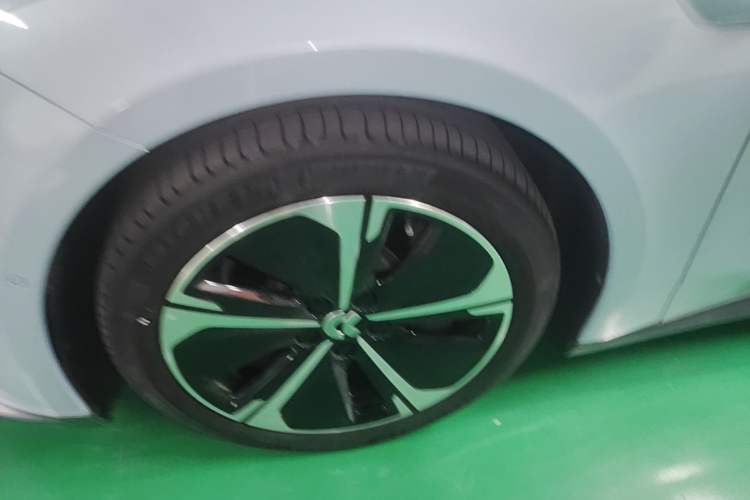 Used Nio ET5T 2023 75 kWh Touring Left Front Wheel Hub