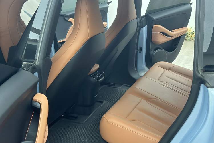 Used Nio ET5T 2023 75 kWh Touring Left Rear Seat