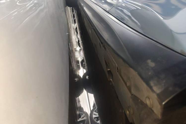 Used Nio ET5T 2023 75 kWh Touring Left Side Sill