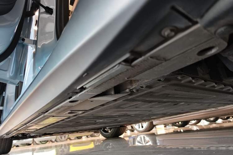 Used Nio ET5T 2023 75 kWh Touring Left Side Sill