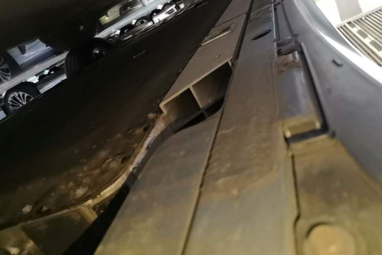 Used Nio ET5T 2023 75 kWh Touring Left Side Sill