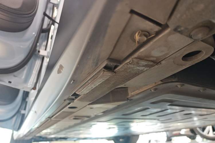 Used Nio ET5T 2023 75 kWh Touring Left Side Sill