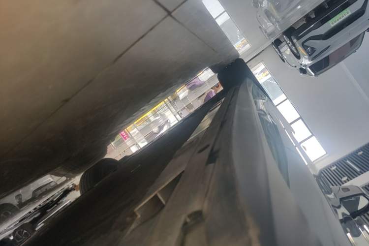 Used Nio ET5T 2023 75 kWh Touring Left Side Sill