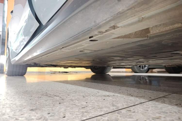 Used Nio ET5T 2023 75 kWh Touring Left Side Sill