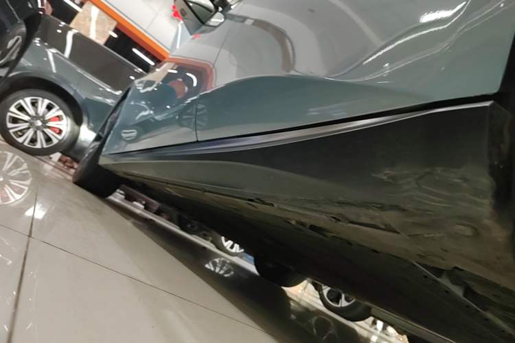 Used Nio ET5T 2023 75 kWh Touring Left Side Sill