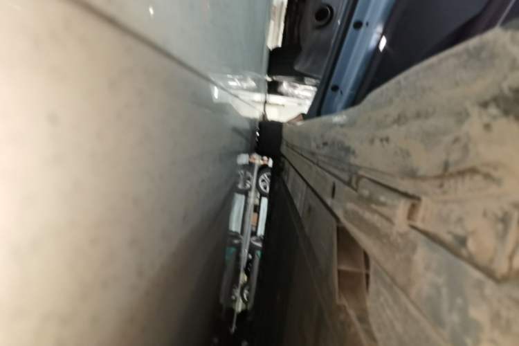 Used Nio ET5T 2023 75 kWh Touring Left Side Sill