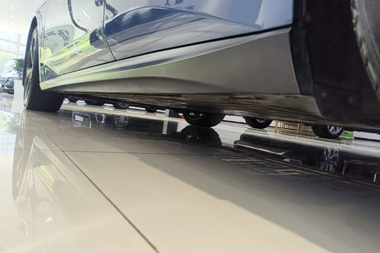 Used Nio ET5T 2023 75 kWh Touring Left Side Sill