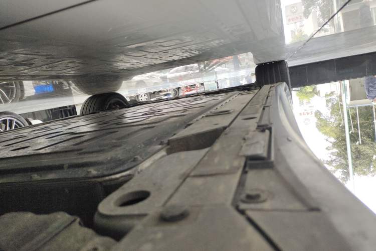 Used Nio ET5T 2023 75 kWh Touring Left Side Sill