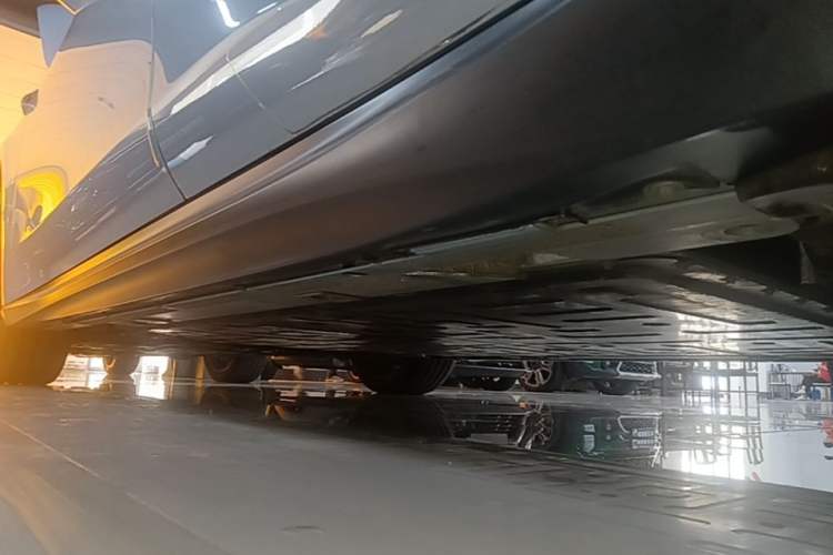 Used Nio ET5T 2023 75 kWh Touring Left Side Sill