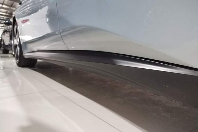 Used Nio ET5T 2023 75 kWh Touring Left Side Sill