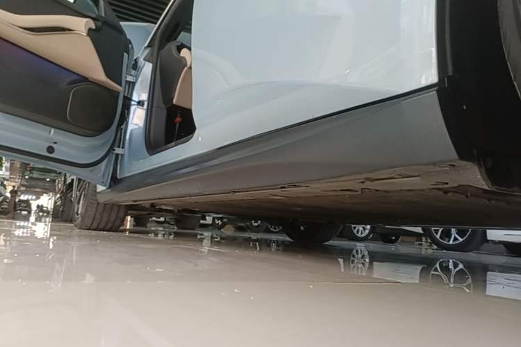 Used Nio ET5T 2023 75 kWh Touring Left Side Sill