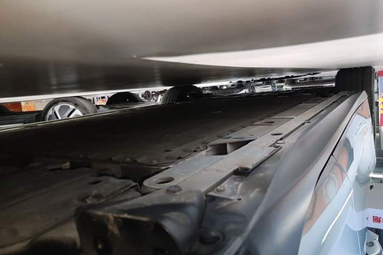 Used Nio ET5T 2023 75 kWh Touring Left Side Sill